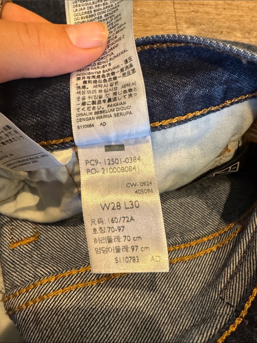 Womans Levi jeans - Picture 4 of 4